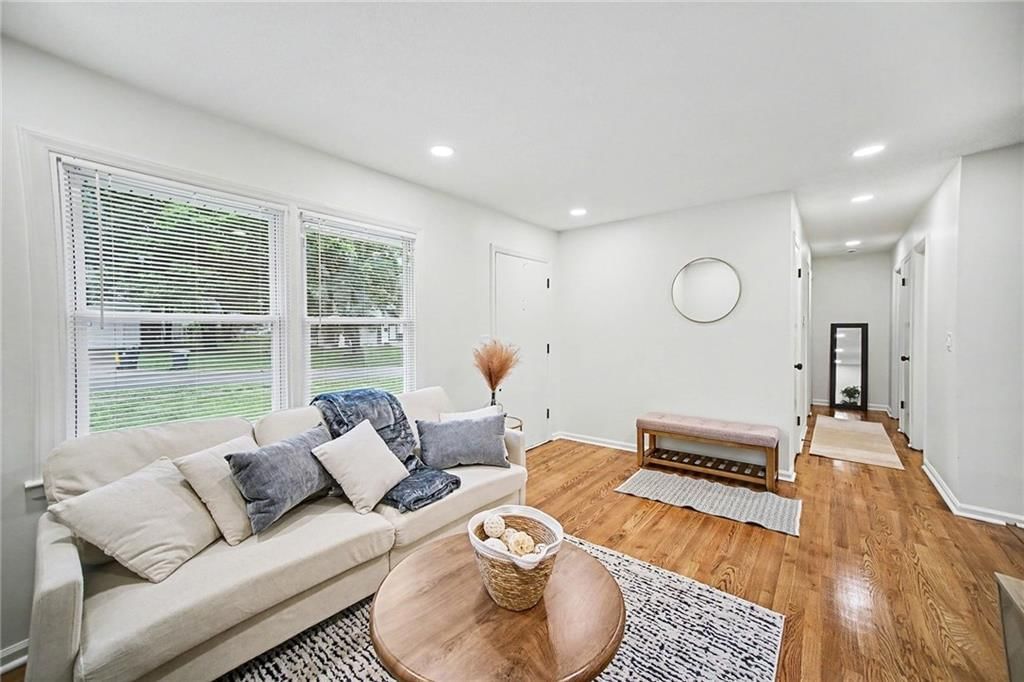 11700 Beacon Avenue — photo 5