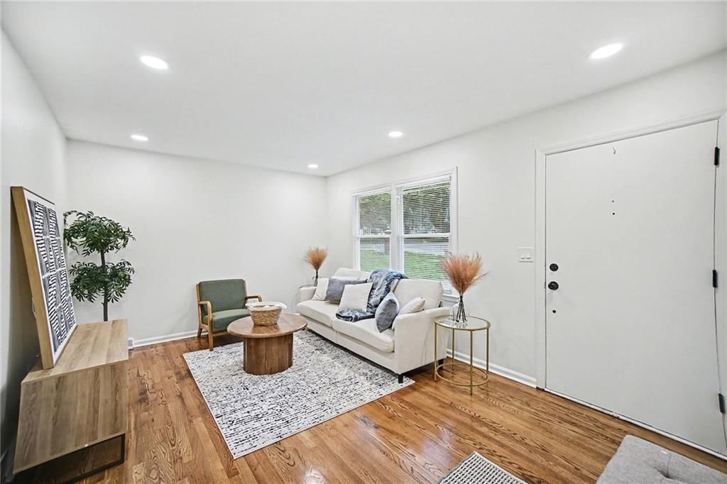 11700 Beacon Avenue — photo 6