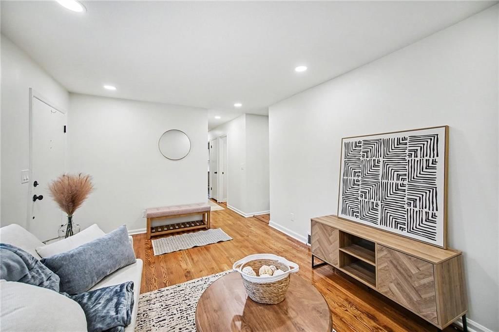 11700 Beacon Avenue — photo 7