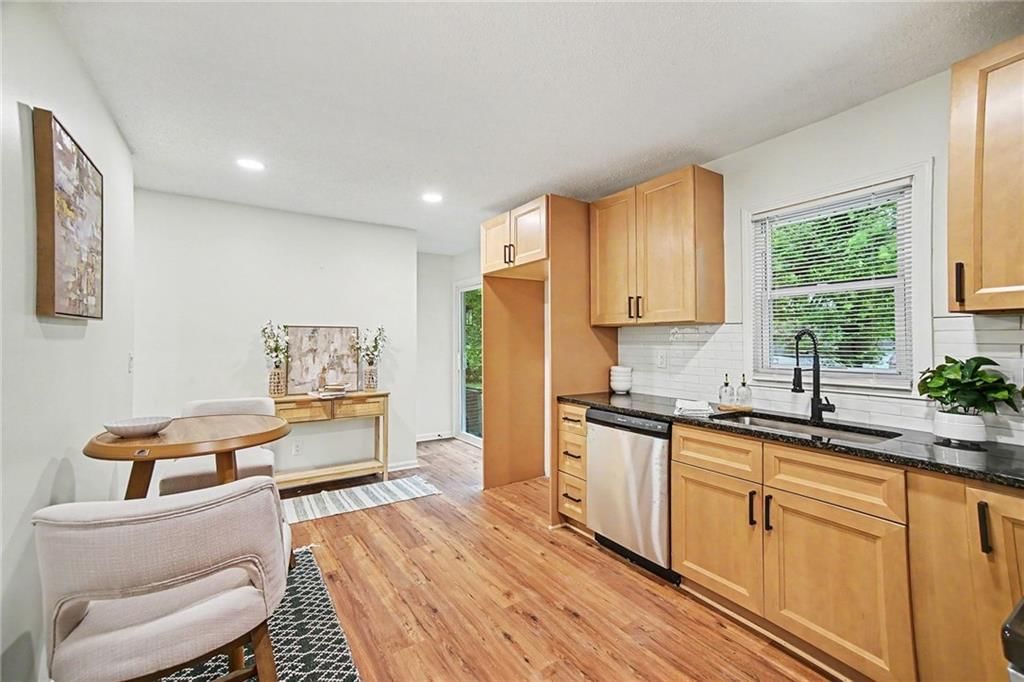 11700 Beacon Avenue — photo 10