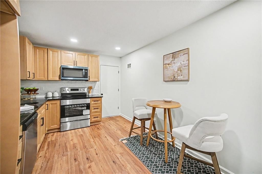 11700 Beacon Avenue — photo 11