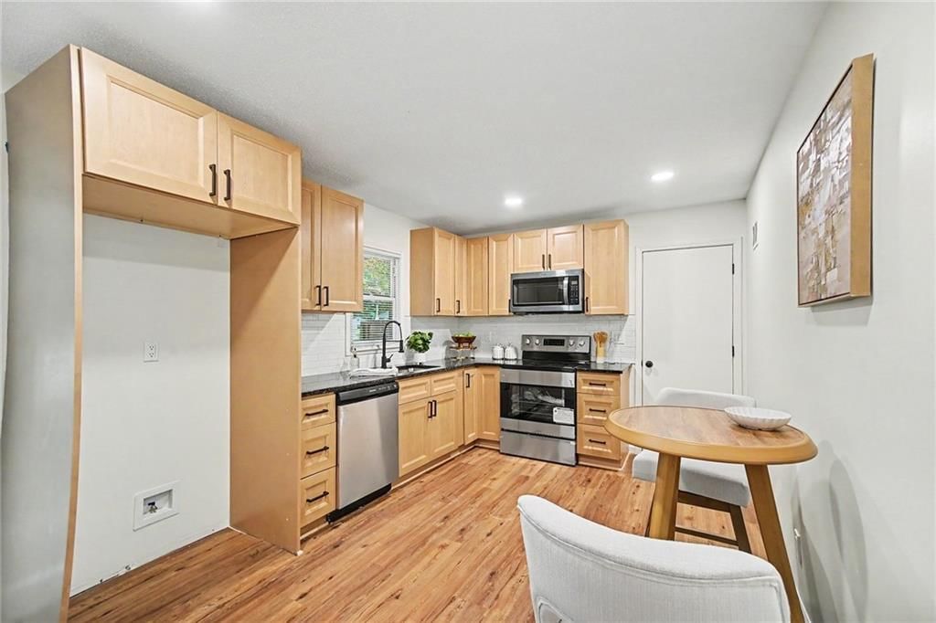 11700 Beacon Avenue — photo 12