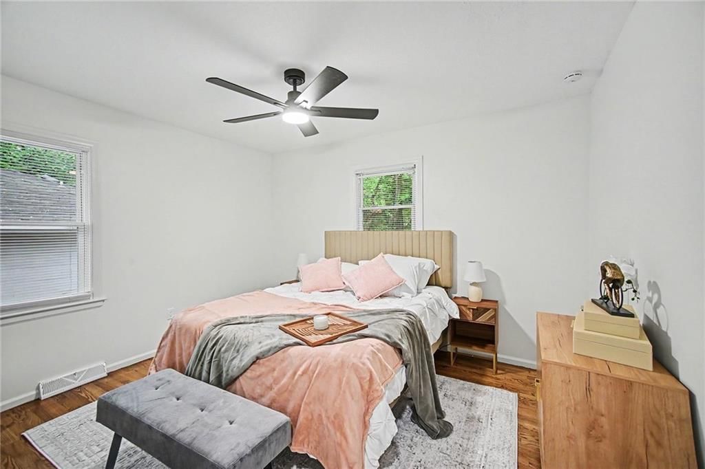11700 Beacon Avenue — photo 13