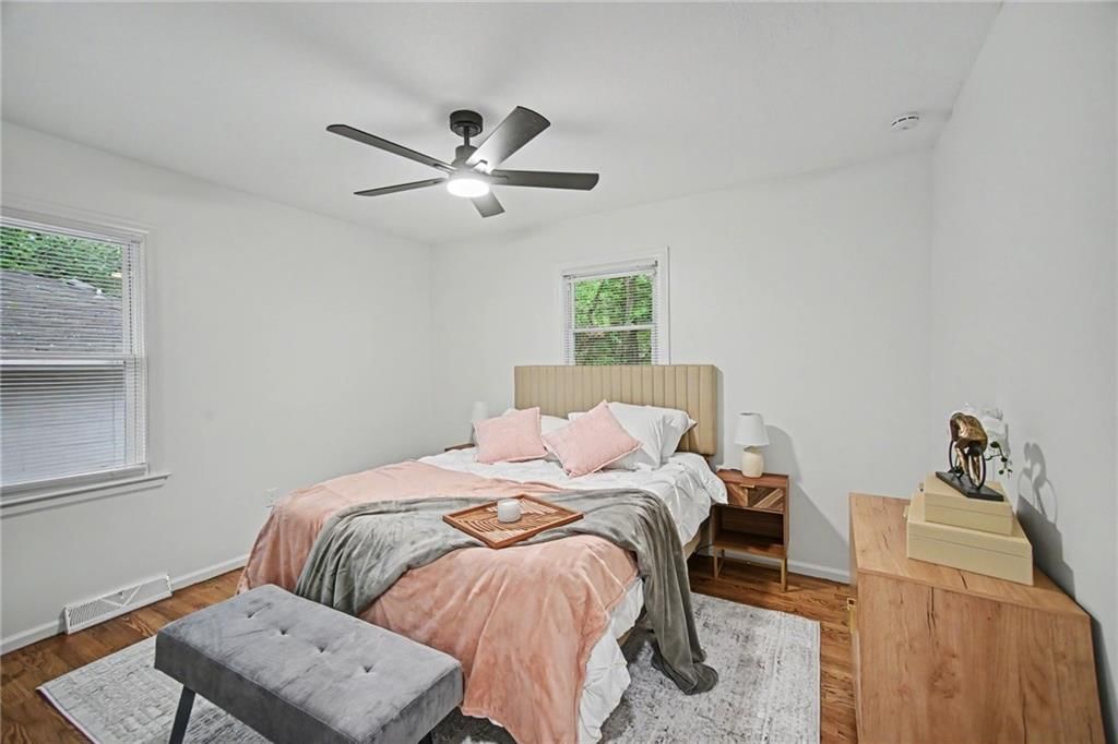 11700 Beacon Avenue — photo 14