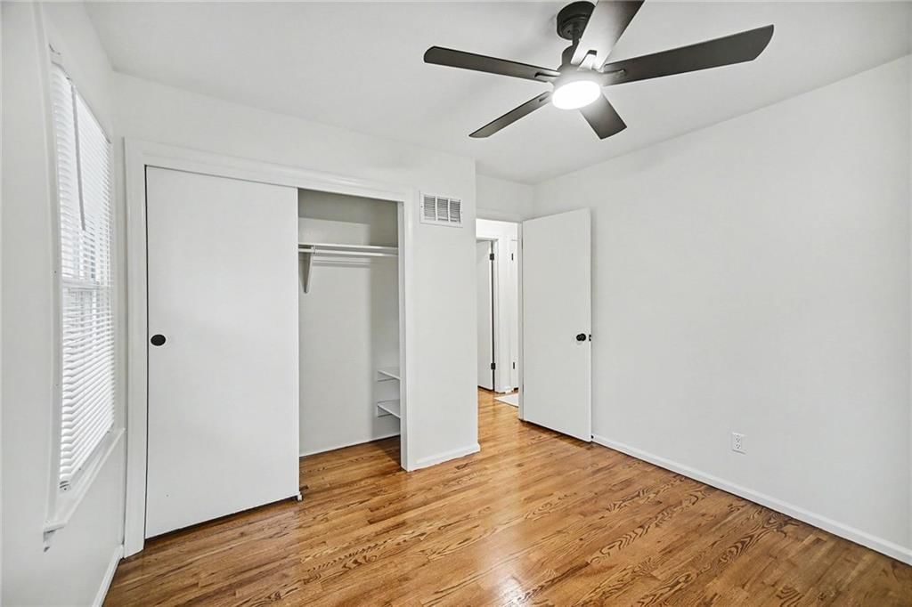 11700 Beacon Avenue — photo 18