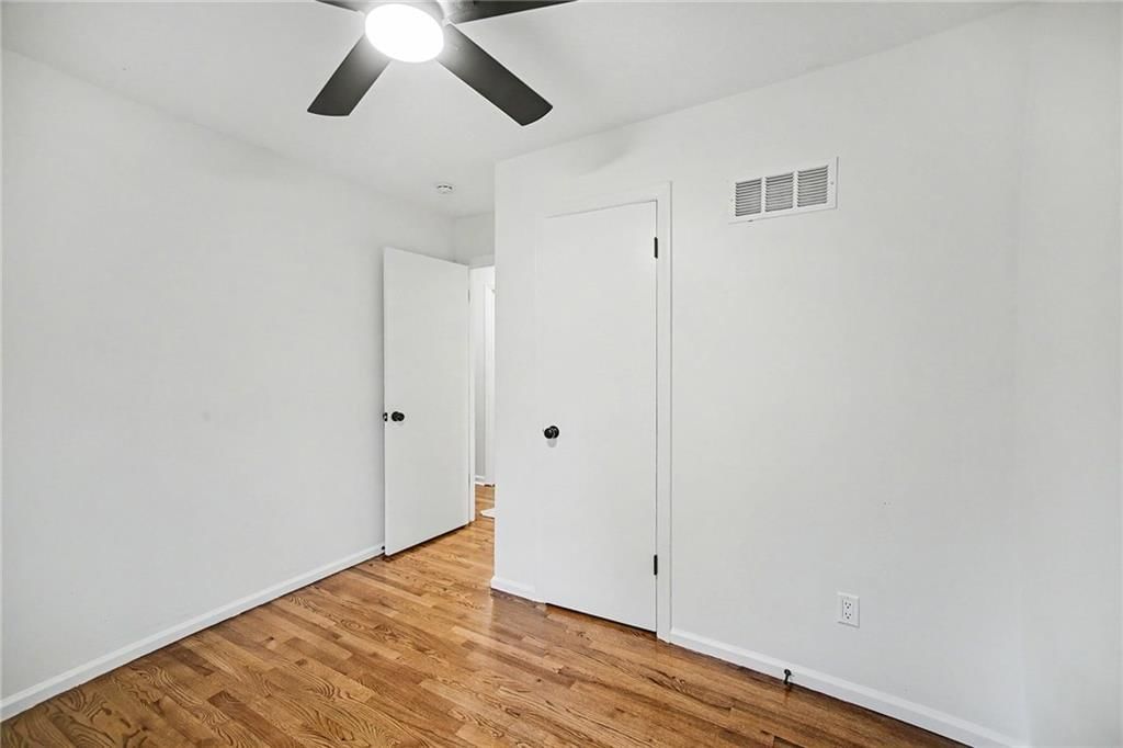 11700 Beacon Avenue — photo 19