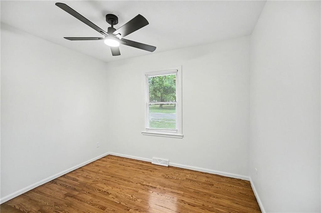 11700 Beacon Avenue — photo 20