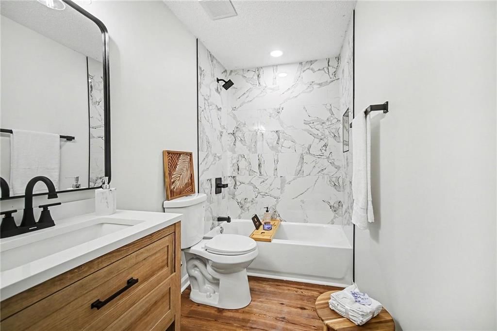 11700 Beacon Avenue — photo 21