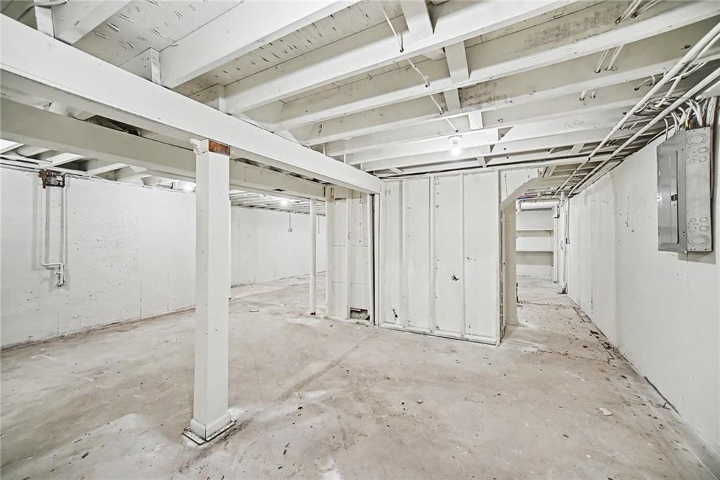 11700 Beacon Avenue — photo 24