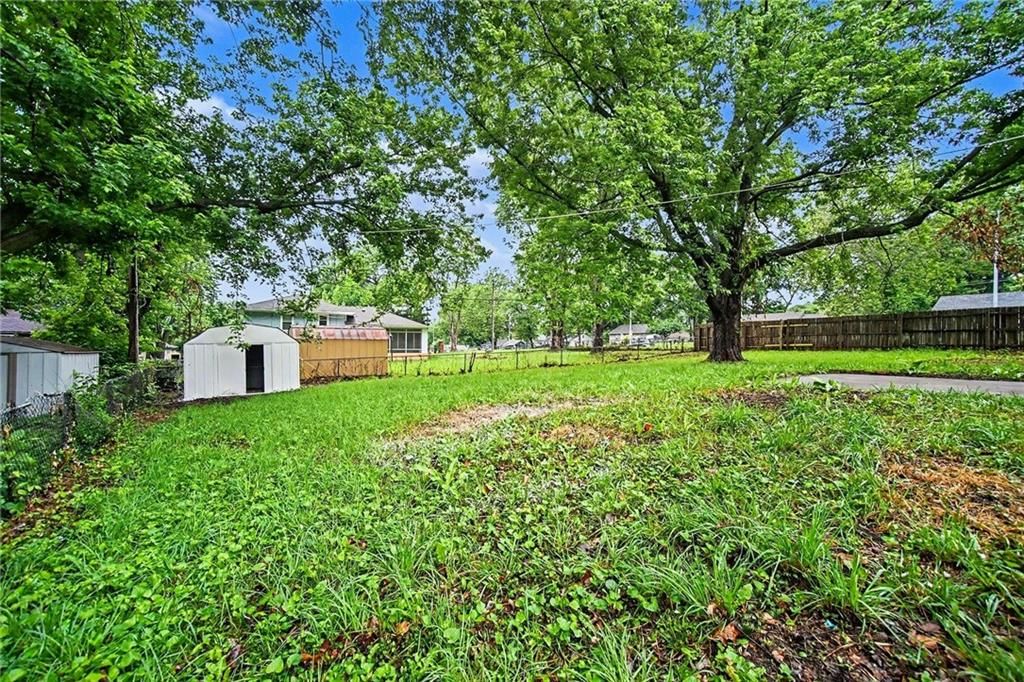 11700 Beacon Avenue — photo 26
