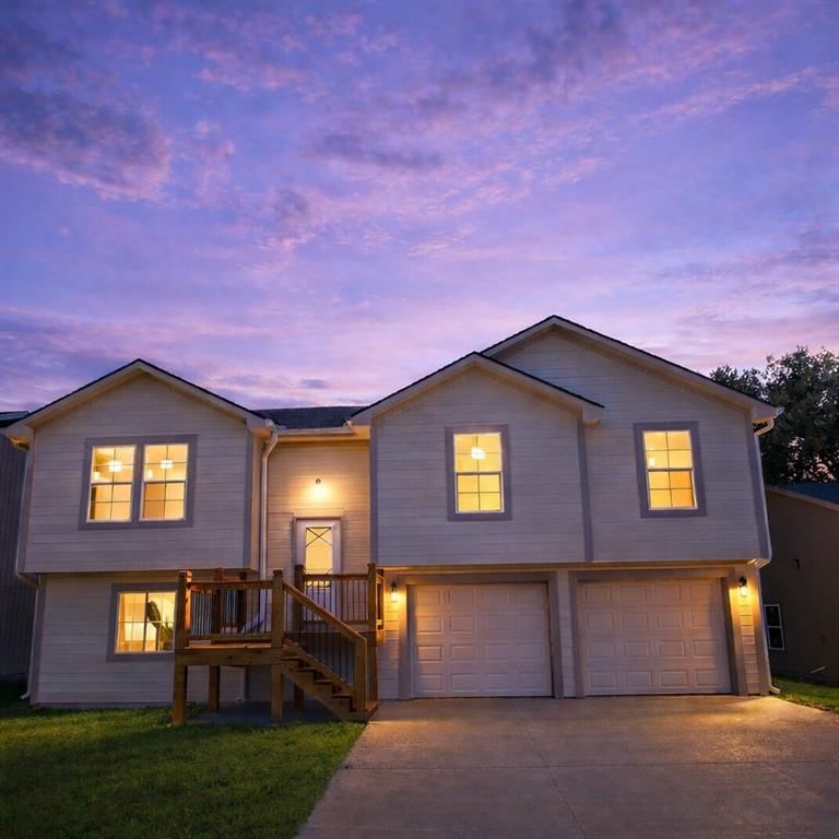 1308 NE White Oaks Lane — photo 1