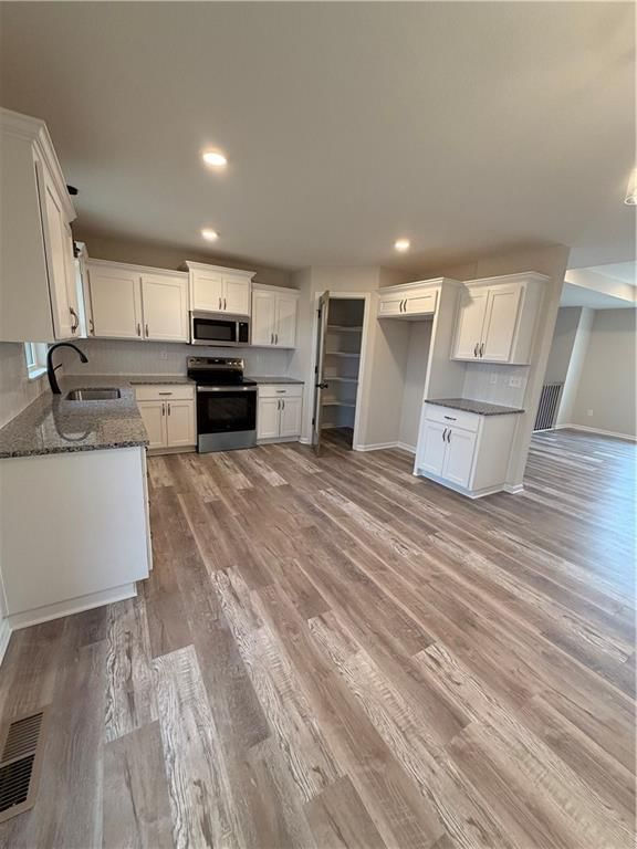 1308 NE White Oaks Lane — photo 4