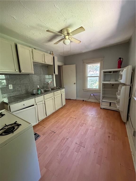 3416 E 58th Terrace — photo 2