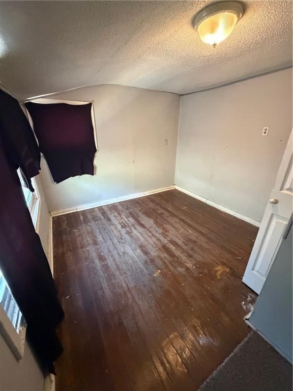 3416 E 58th Terrace — photo 9