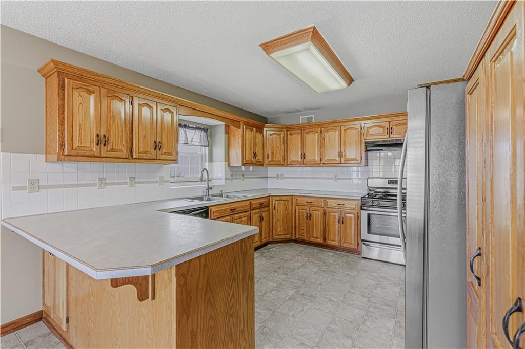 3320 HANTHORN Avenue — photo 11
