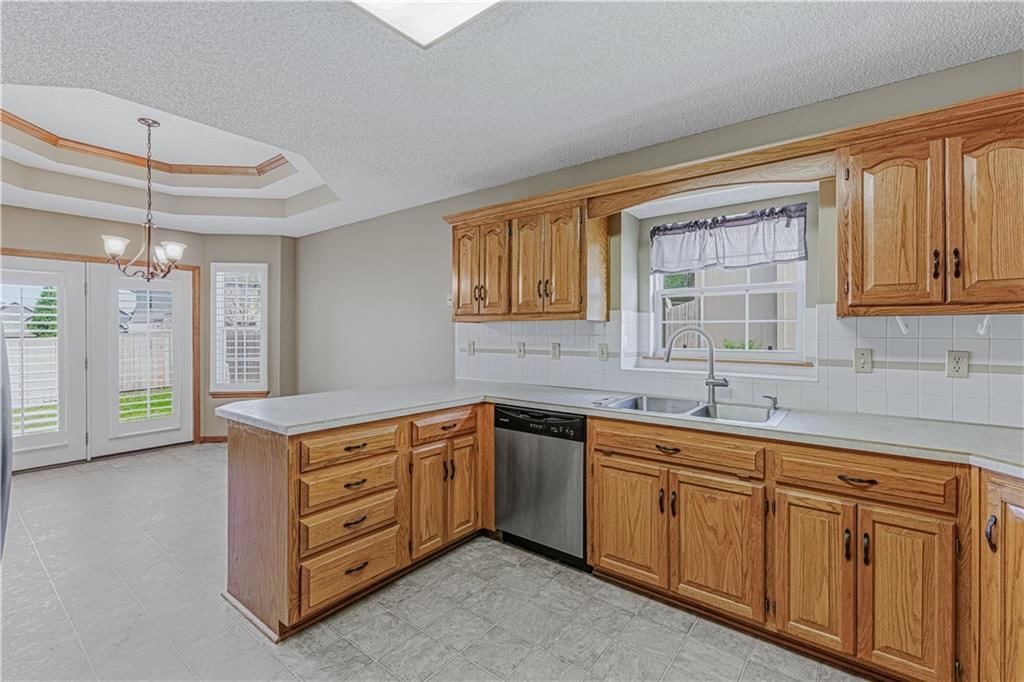 3320 HANTHORN Avenue — photo 12
