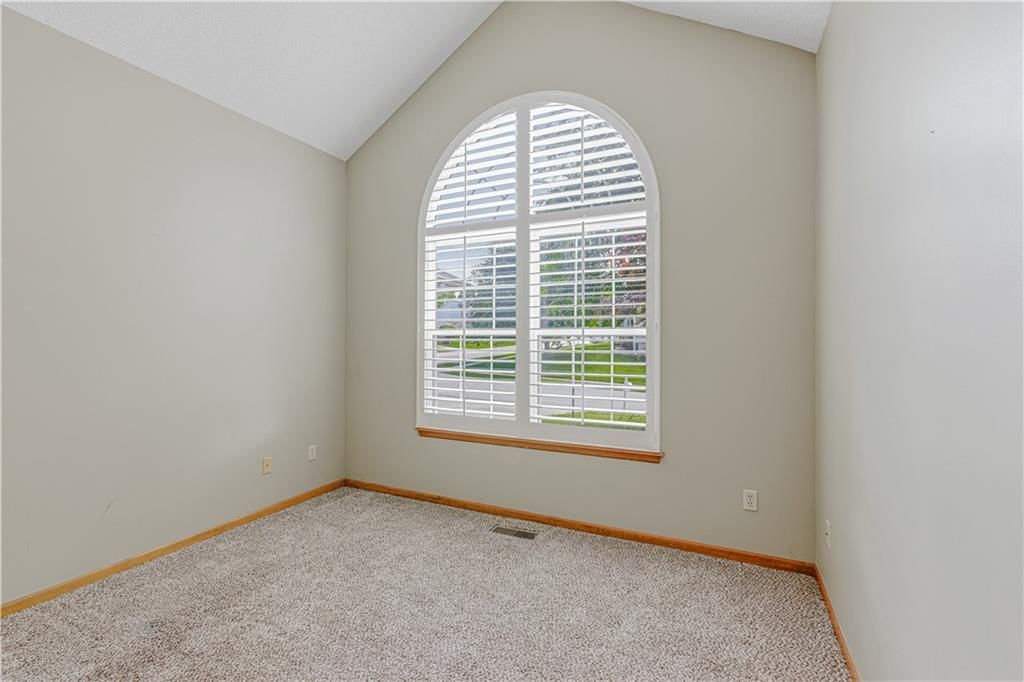 3320 HANTHORN Avenue — photo 16
