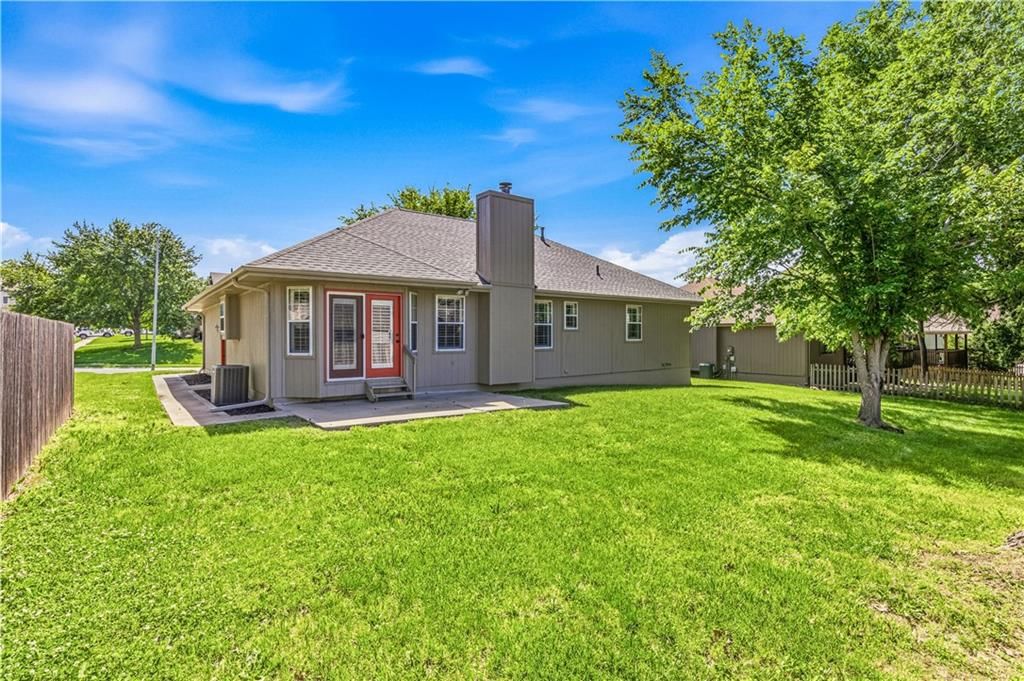 3320 HANTHORN Avenue — photo 25