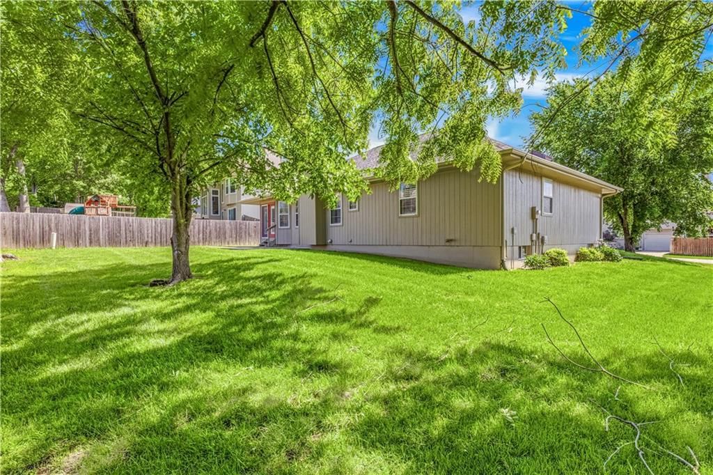 3320 HANTHORN Avenue — photo 26
