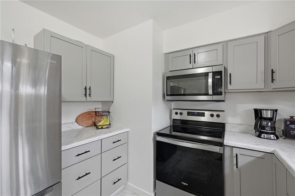 2318 E Zora Street — photo 3