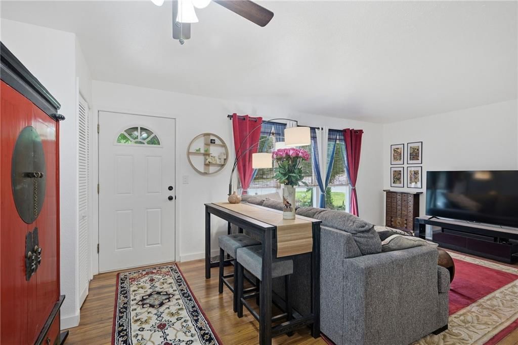 2318 E Zora Street — photo 7