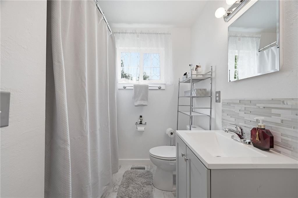 2318 E Zora Street — photo 9