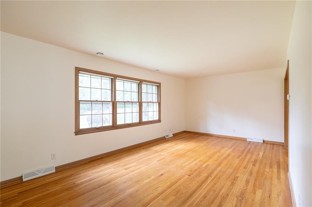 8916 W 71st Street — photo 5