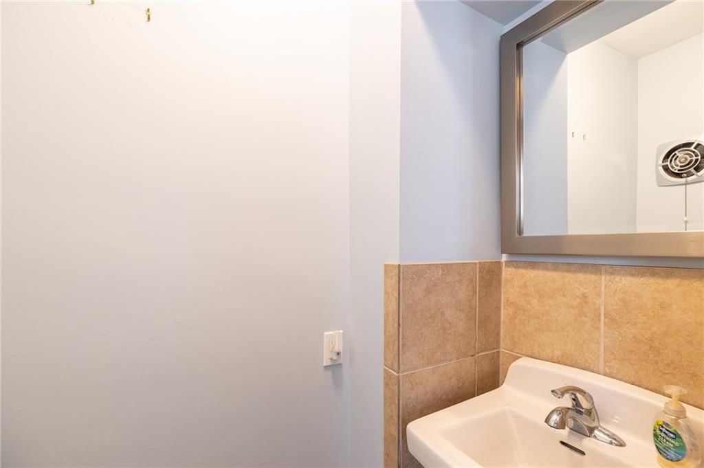8916 W 71st Street — photo 15