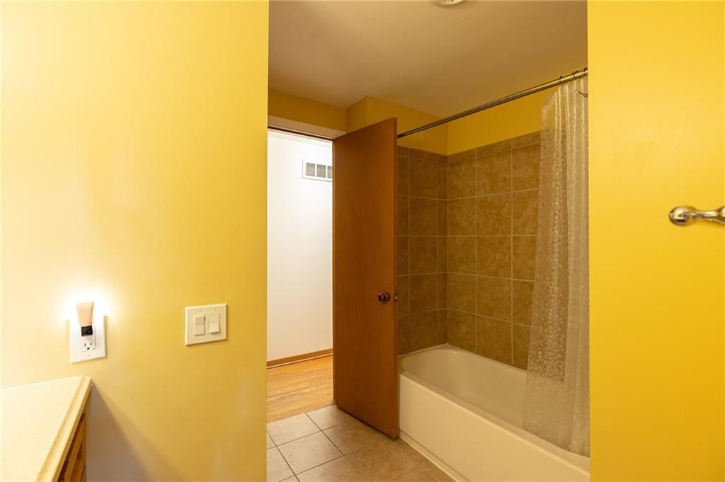8916 W 71st Street — photo 16