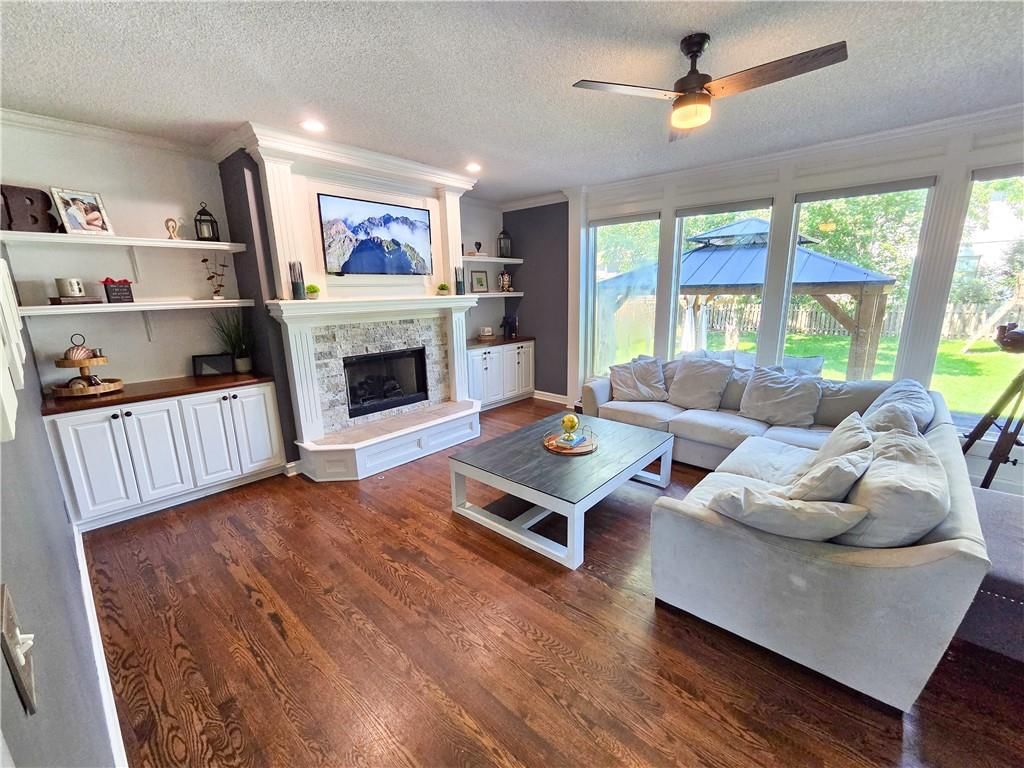 5320 Round Prairie Street — photo 3