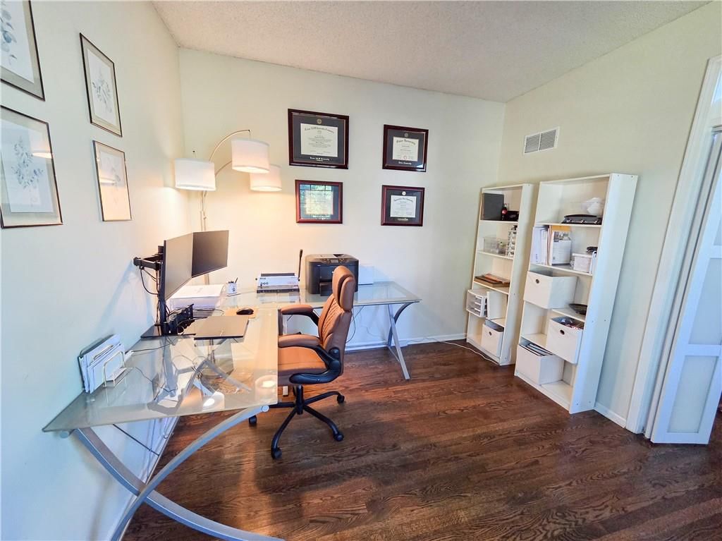 5320 Round Prairie Street — photo 21