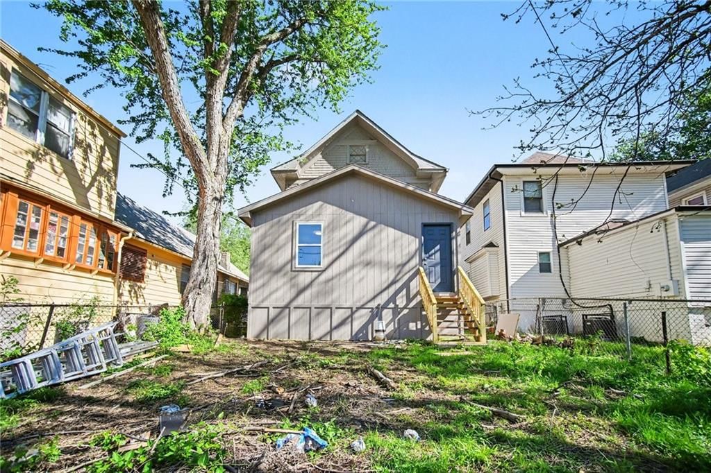 5243 Lyon Avenue — photo 26