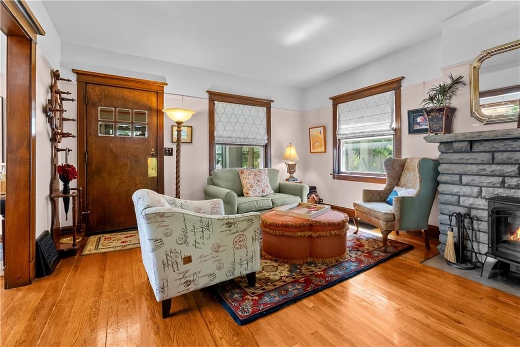 4218 Greenwood Place — photo 3