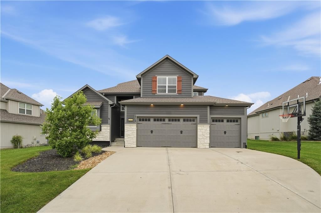 1712 SW 27th Street, Lee's Summit, MO