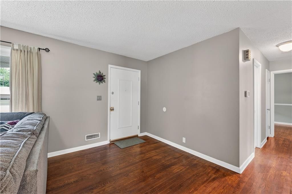 3940 N Grand Avenue — photo 5