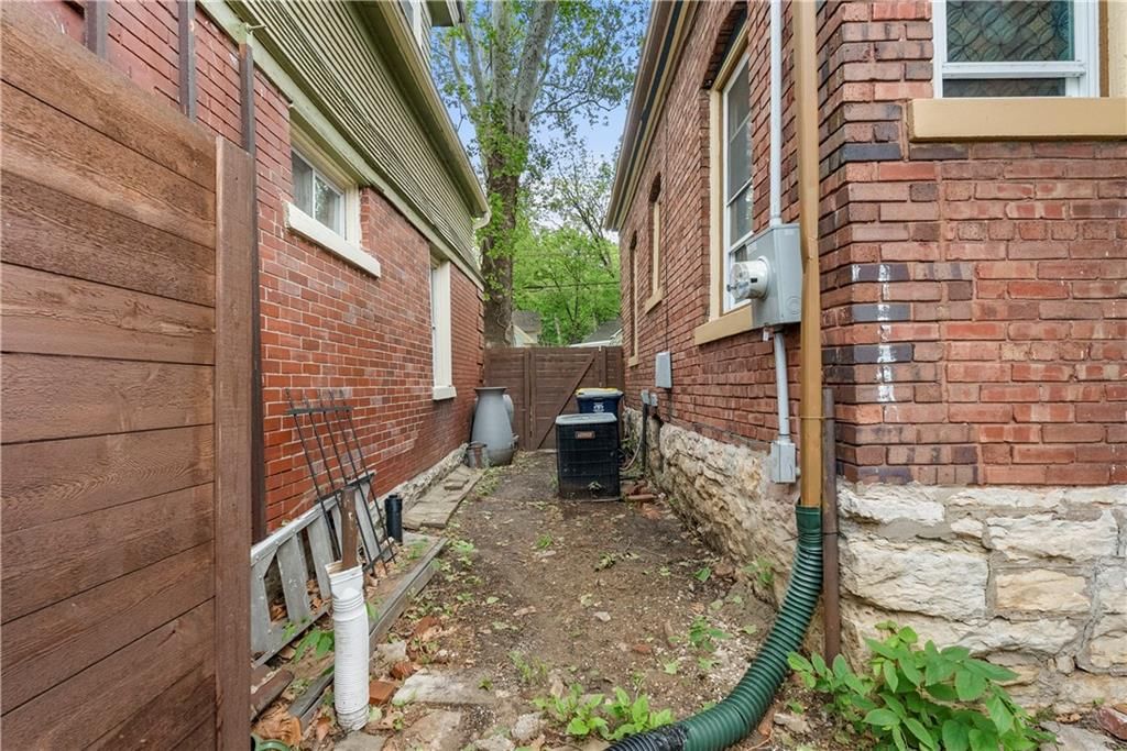715 E 43RD Street — photo 22