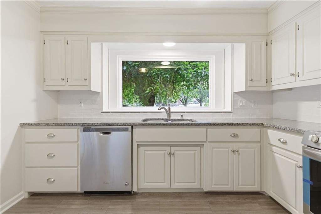 5204 W 112TH Street — photo 8