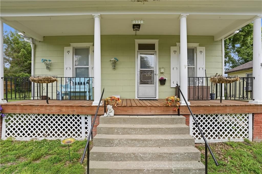 1328 Spruce Street — photo 2