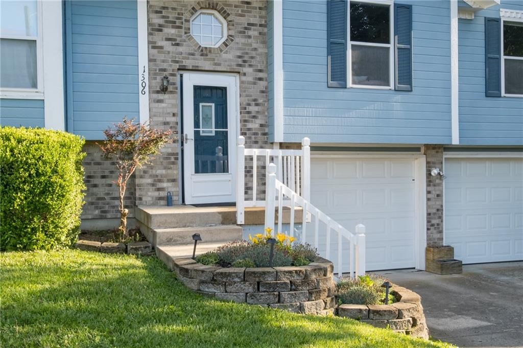 1306 HUNTINGTON Circle — photo 3