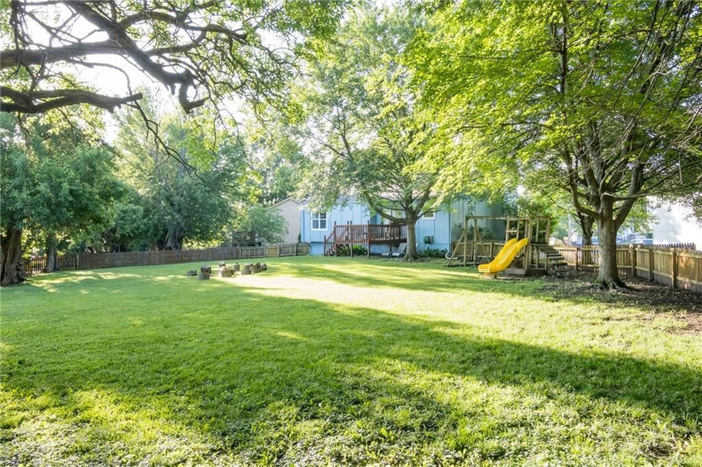 1306 HUNTINGTON Circle — photo 8