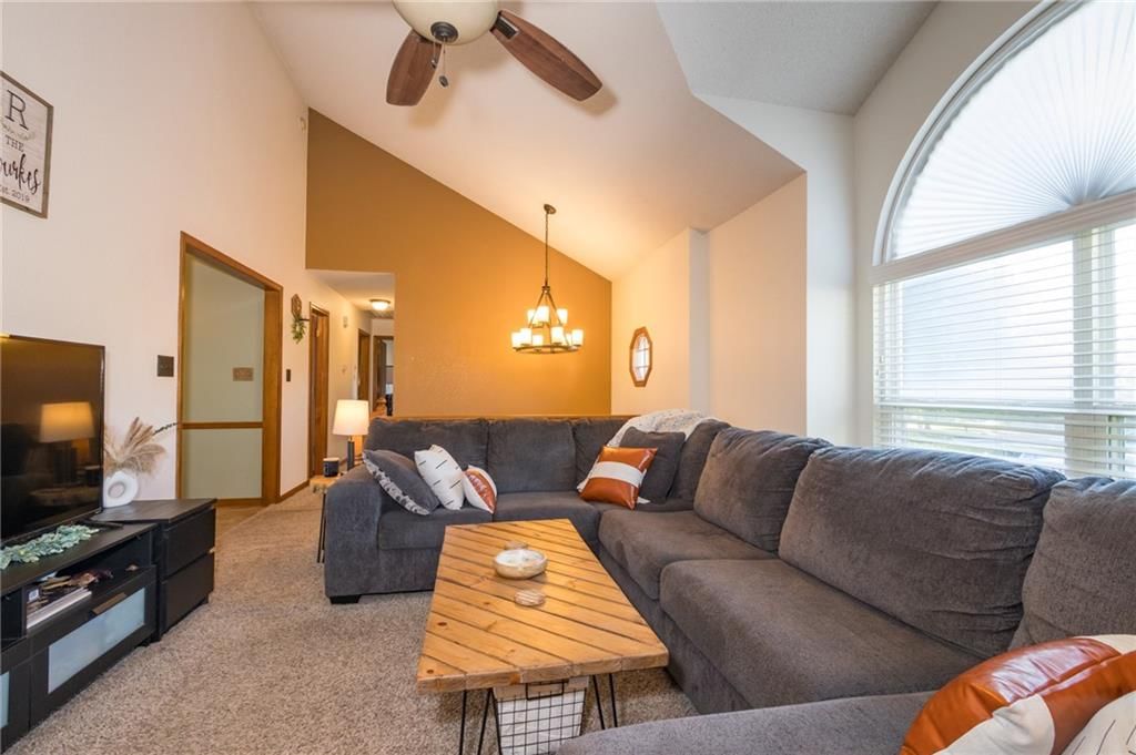 1306 HUNTINGTON Circle — photo 13