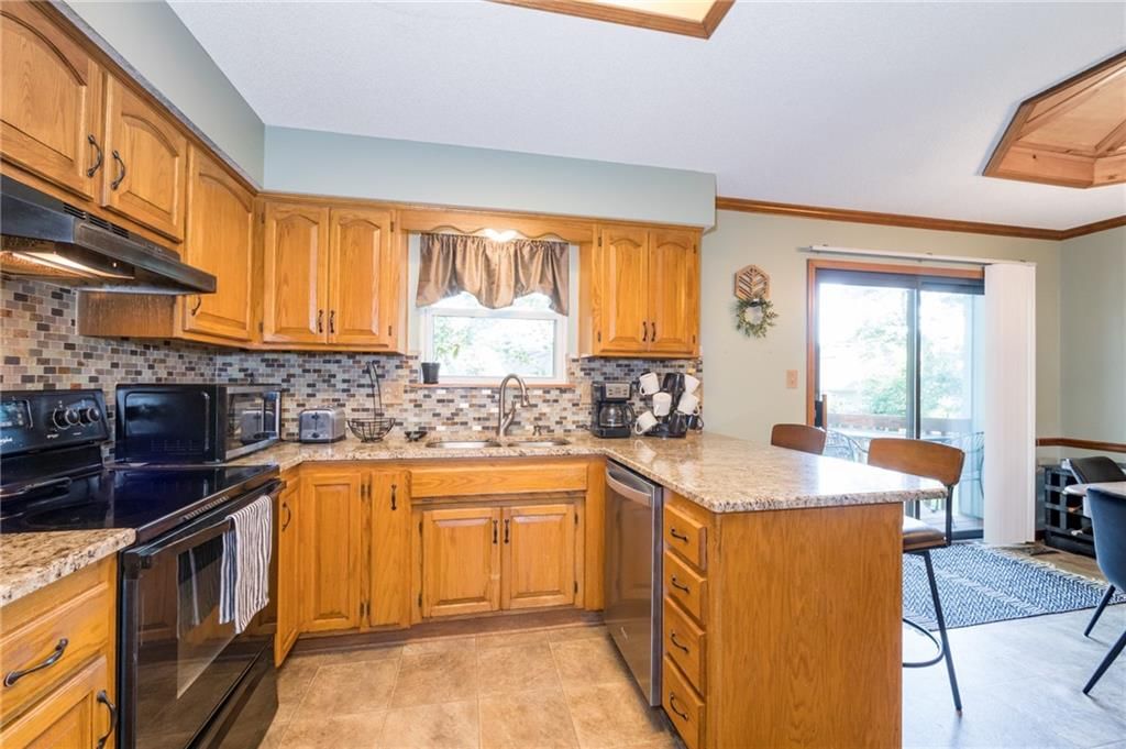 1306 HUNTINGTON Circle — photo 18