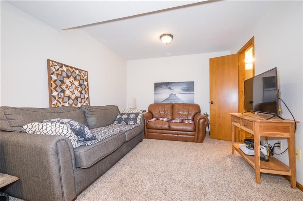 1306 HUNTINGTON Circle — photo 30