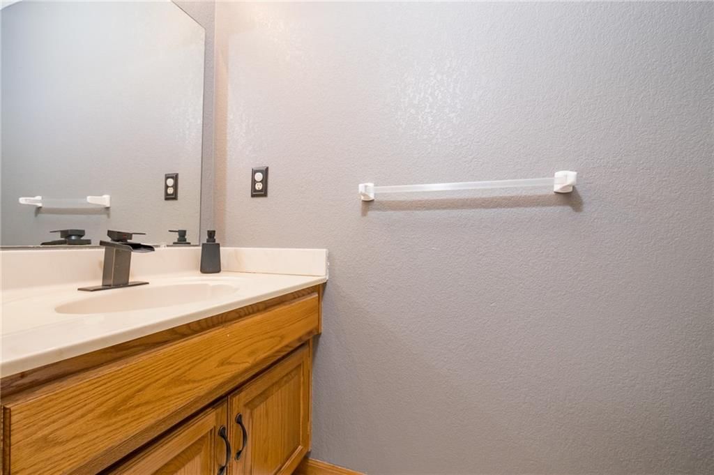1306 HUNTINGTON Circle — photo 31