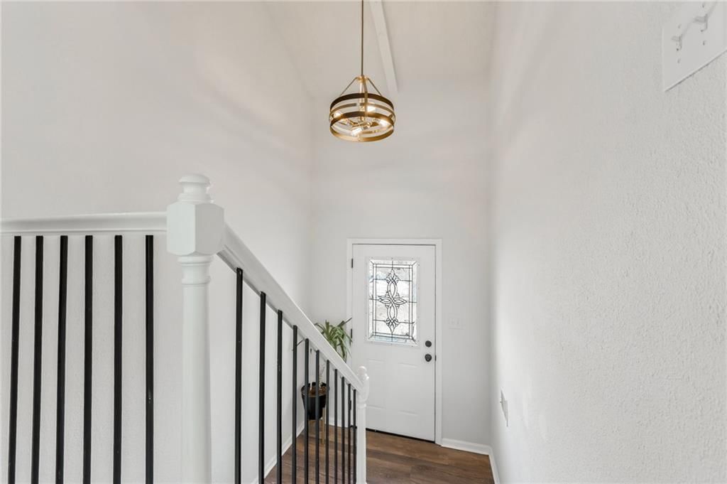 2916 Sweet Briar Drive — photo 3