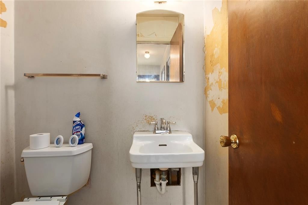 9931 Woodson Drive — photo 10