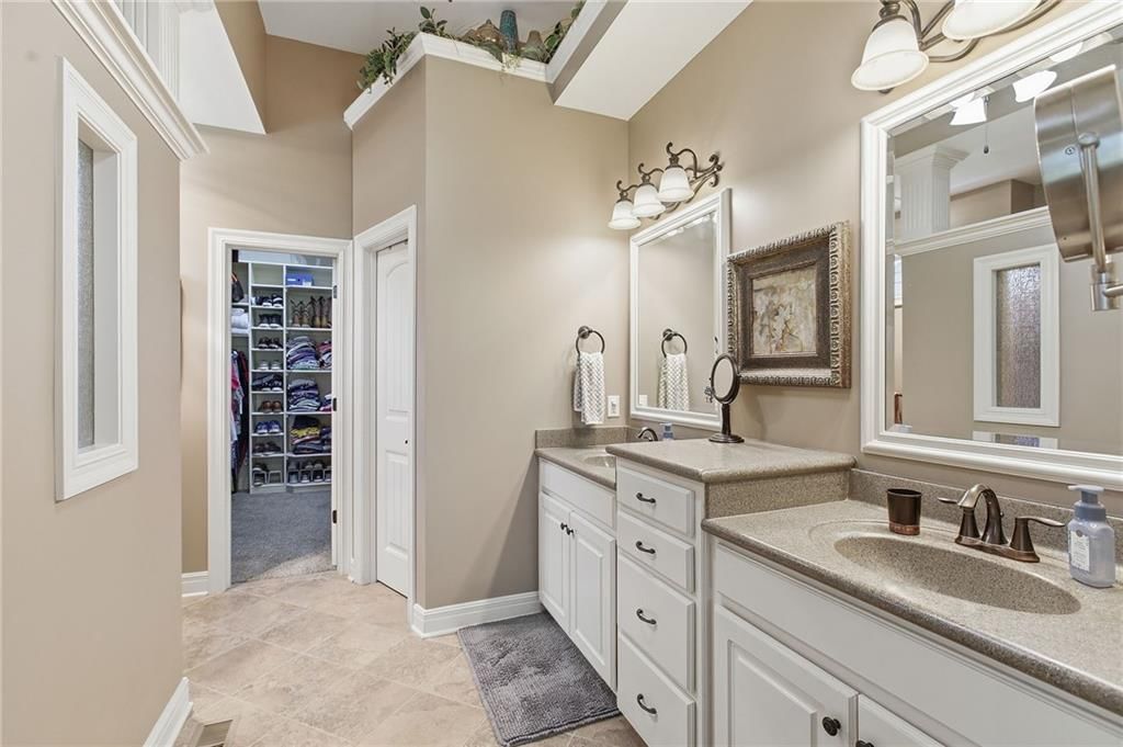 2808 S Brentwood Drive — photo 36