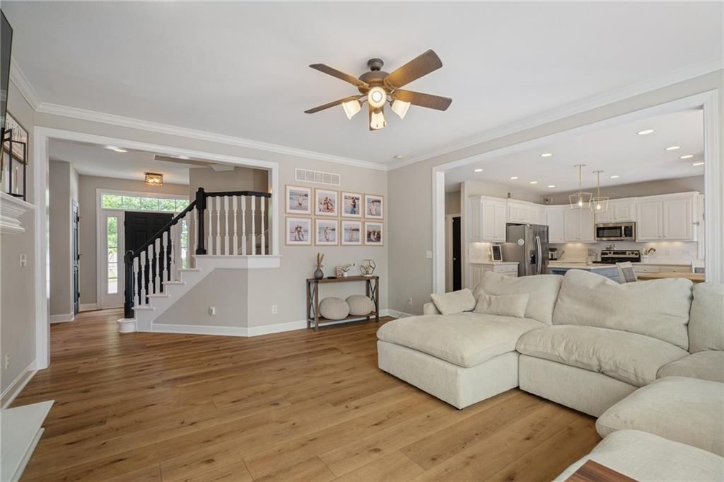 10122 Theden Circle — photo 10