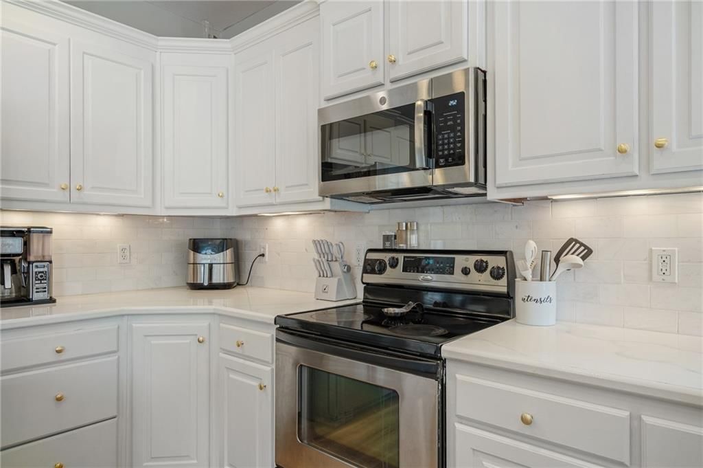10122 Theden Circle — photo 16