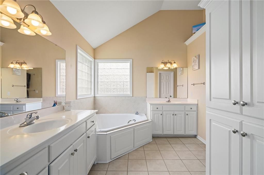 10122 Theden Circle — photo 26